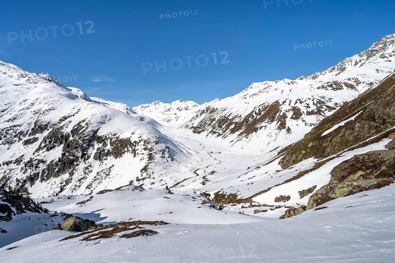 View of the Funtauna Valley in winter, Graubünden Haute Route, Albula Alps, Rhaetian Alps, Graubünden, Switzerland