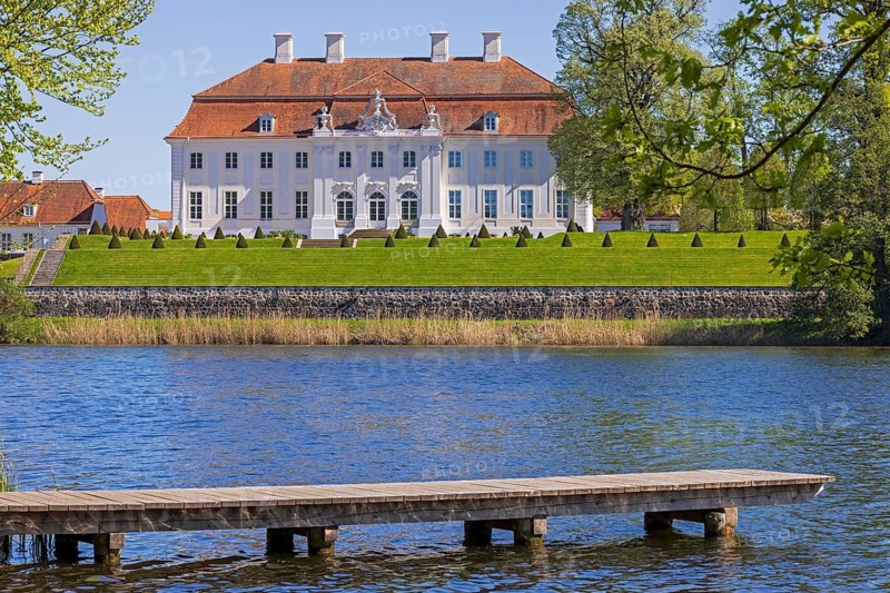 Meseberg Castle, Baroque Castle, Guesthouse of the German Federal Government, Huwenowsee, Bootssteg, Meseberg, Brandenburg, Germany