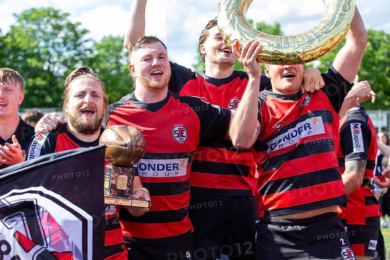 Heidelberg, 15.06.2024, Rugby 1st Bundesliga, 2023/24 season, final for the German championship: SC Frankfurt 1880 vs SC Neuenheim. Great joy among the Frankfurt players after winning the German Championship