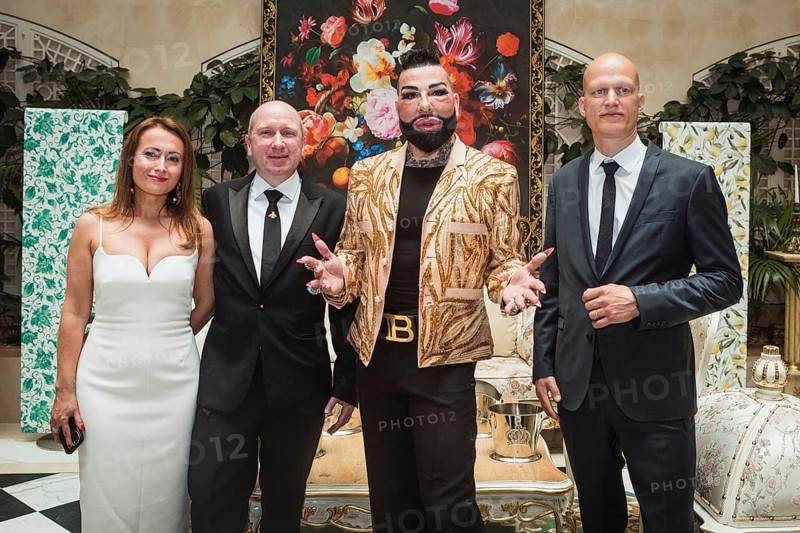 Marvin Schertl (owner of Casa Padrino, 2nd from left) and his woman Sina Schertl (left), Harald Glööckler and Felix Diener (Art Director of Marburger, right) at the presentation of the furniture and homewear collection Pompöös Provence by star designer Harald Glööckler at the Hotel Adlon, Berlin, 19 June 2024. The Pompöös Provence by Casa Padrino collection consists of bedroom furniture, seating furniture and carpets