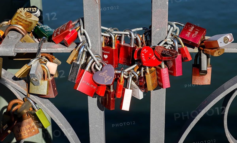 Love locks on the railings of the Eiserner Steg pedestrian bridge, Frankfurt am Main, Hesse, Germany