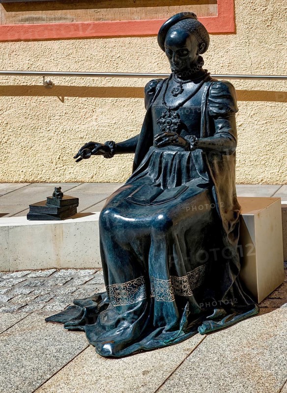 Bronze statue of Anna of Saxony by sculptor Jördis Meister in front of the Freiberg City and Mining Museum, Anna of Denmark, Silberweg, ore mining, silver mining, Margrave Otto the Reiche, Wettiner, Freiberg, Saxony, Germany