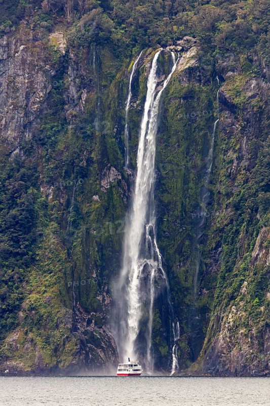 Stirling Falls, Milford Sound, Fiordland National Park, Neuseeland