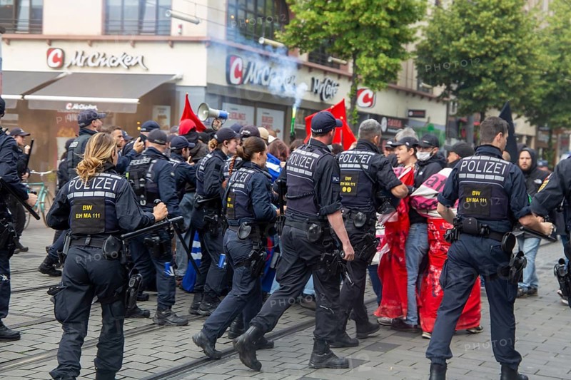 Mannheim, 2 July 2024: Attempted attack by ANTIFA on the Young Alternatives vigil. The vigil was triggered by the knife attack two days earlier on Islam critic Michael Stürzenberger, as a result of which a police officer was critically injured. Stürzenberger himself also suffered serious injuries. The alleged attacker came to Germany from Afghanistan in 2013