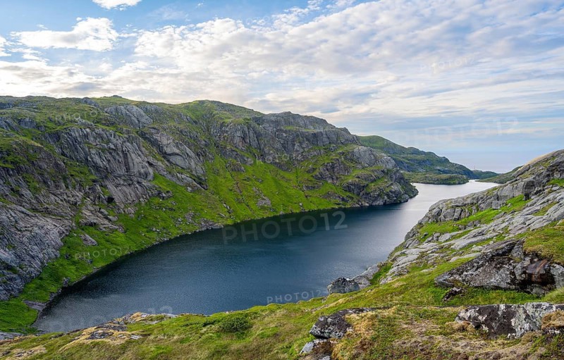 Mountain landscape with lake Fjerddalsvatnet, Moskenesøya, Lofoten, Nordland, Norway