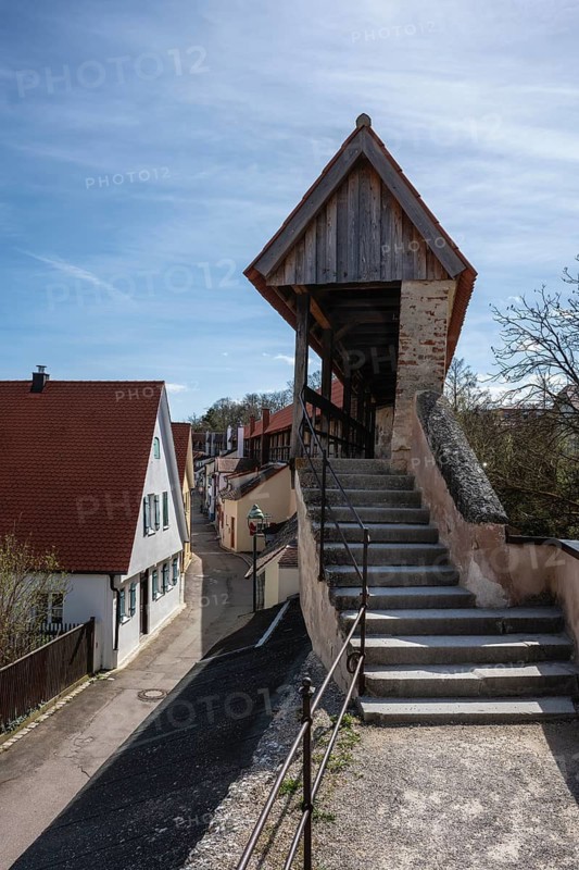 The historic rampart of the completely preserved, approx. 2.7 kilometers long city wall in the old town of Nördlingen, Donau-Ries district, Nördlinger Ries, Bavaria, Germany