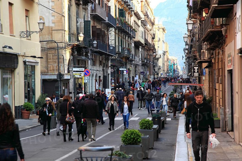 Pedestrian zone in the old town of Palermo, Via Maqueda, Sicily, Italy