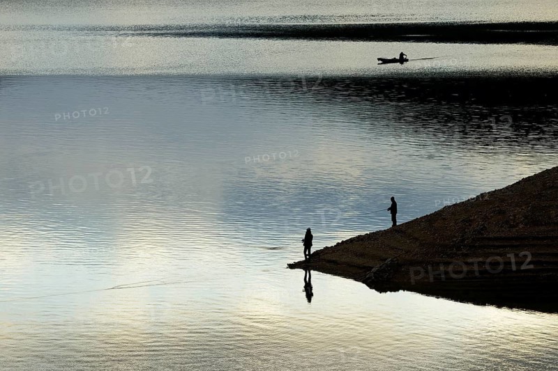 Edersee, anglers on the shore, evening mood, autumn, Eder dam, Hesse, Germany