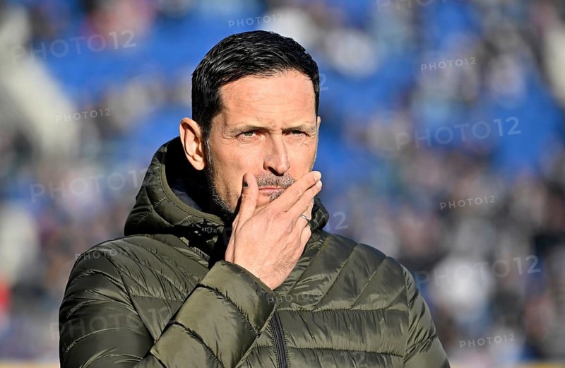 Coach Dino Toppmöller Eintracht Frankfurt SGE Portrait pensive gesture gesture PreZero Arena, Sinsheim, Baden-Württemberg, Germany