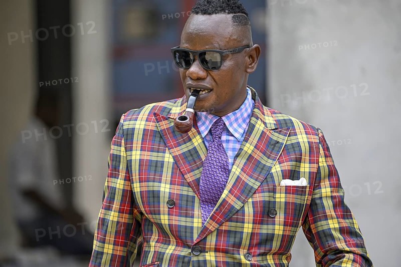 Sapeur, member of the Société des Ambianceurs et des Personnes élégantes (SAPE), society of entertainers and stylish people, Brazzaville, Republic of Congo