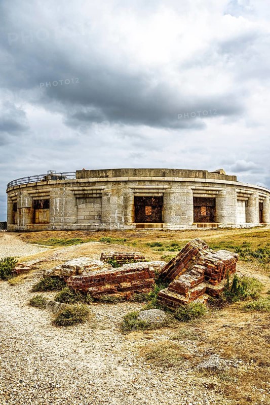 Hurst Point Lighthouse and Hurst Castle, Hurst Spit, Milford on Sea, Lymington, Hampshire, UK