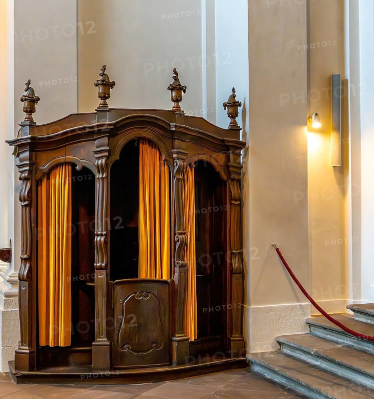 Interior photos in St. Salvator Cathedral in Fulda, officially High Cathedral in Fulda, center of the Fulda Baroque Quarter and landmark of the city, Fulda, Hesse, Germany