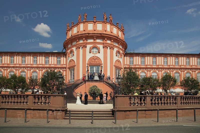 Baroque Biebrich Palace with staircase and balustrade, Dachfguren, wedding, Biebrich, Wiesbaden, Taunus, Hesse, Germany