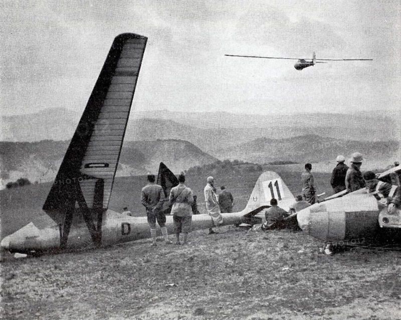 Flight operation in the Rhön, glider at the Wasserkuppe, 1934, Hesse, Germany, illustration, reproduction from a model from the 19th century. Authentic, file restored for optimal use, exact date of submission unknown, historical