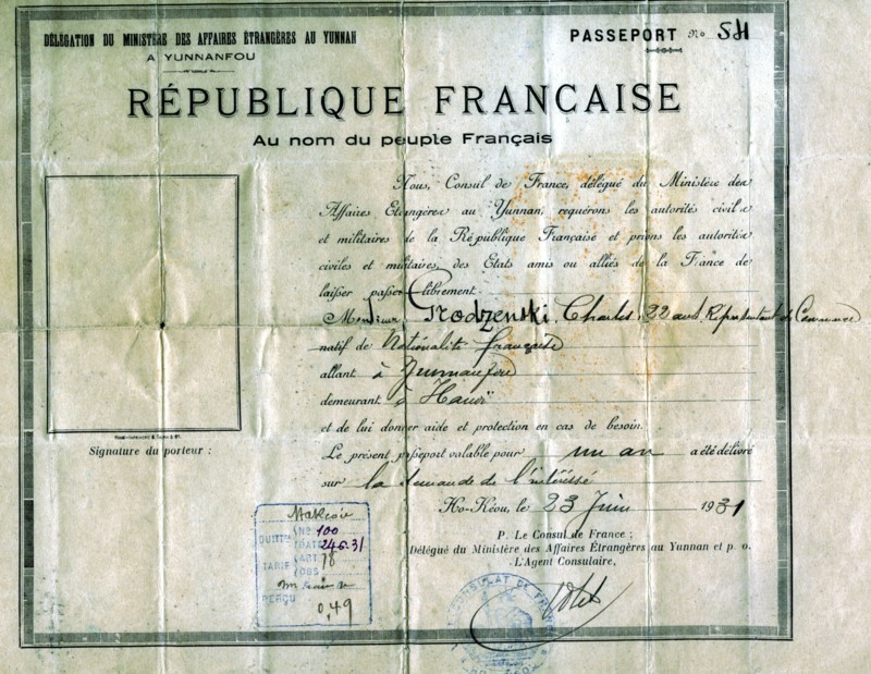 French passport issued by the Ministry of Foreign Affairs in the Yunnan province (China)