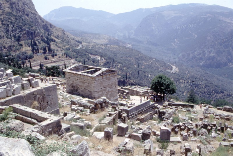 Sanctuaire de Delphes : vue du Trésor des Athéniens
