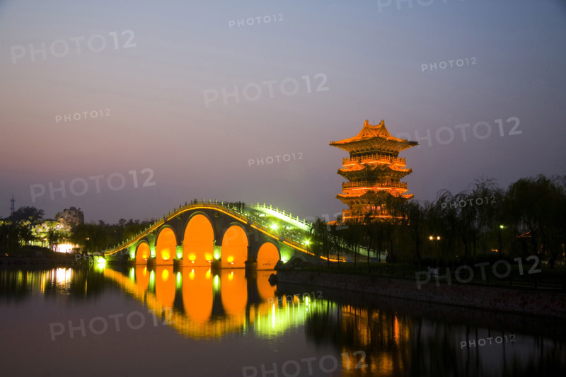 Qingming Riverside Landscape Garden in Kaifeng city