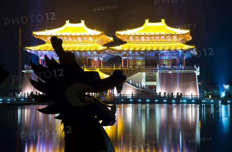 Qingming Riverside Landscape Garden in Kaifeng city