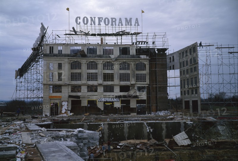 Chantier de construction des décors du film de Leos Carax "Les Amants du Pont-Neuf", à  Lansargues, vers 1990