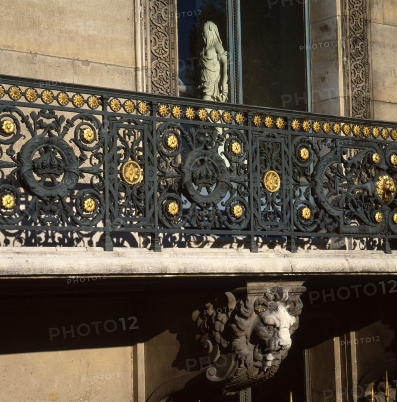 Musée du Louvre à Paris, Balcon du Pavillon de Flore