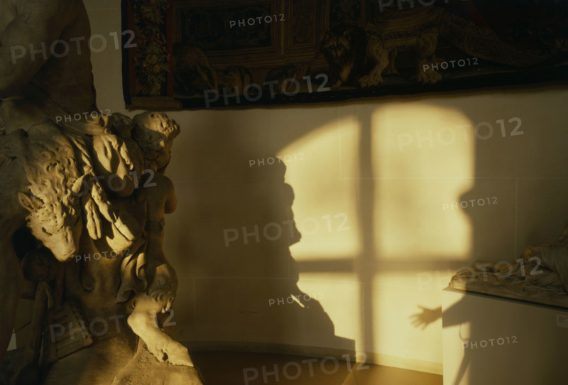 Jeu d'ombres au Musée du Louvre