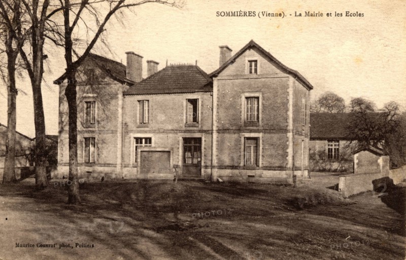 Town hall
Sommières-du-Clain
