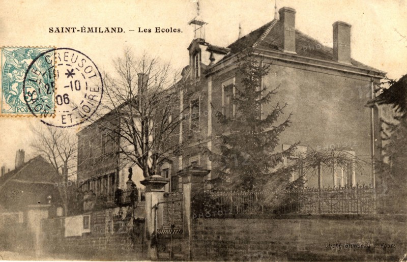School
Saint-Emiland