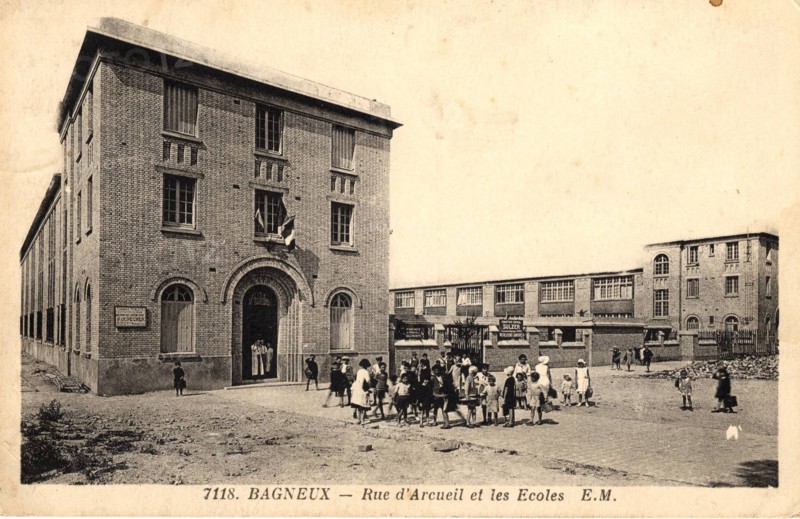 Bagneux,
School