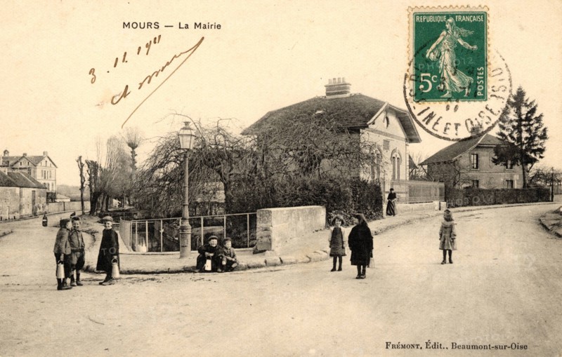 Mours,
Mairie