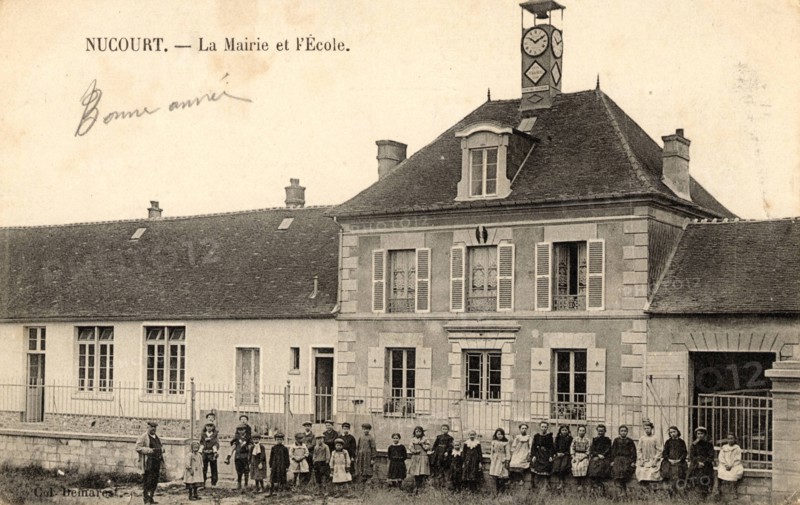 Nucourt,
Mairie et école
