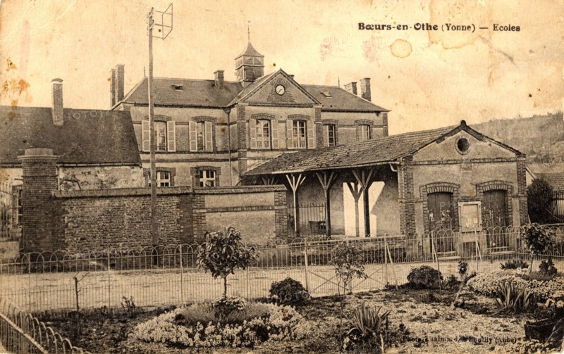 Boeurs-en-Othe, 
School