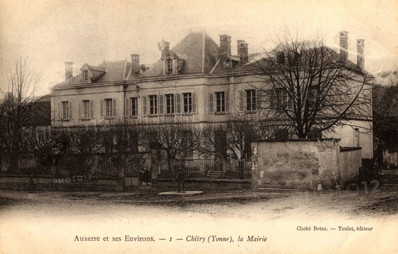 Chitry,
Mairie