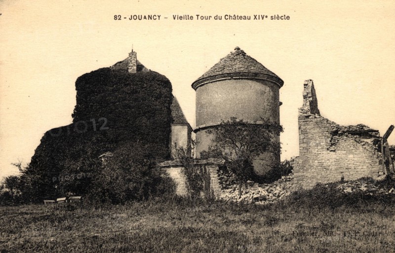 Jouancy,
Tour du château