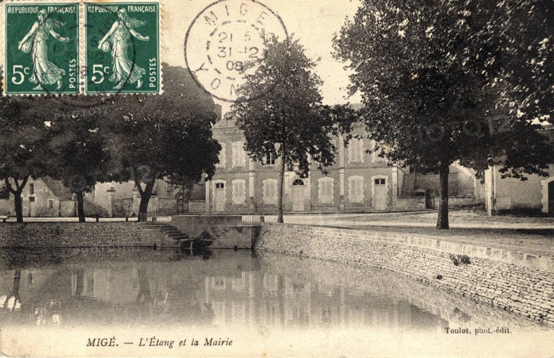 Mige,
Etang et mairie