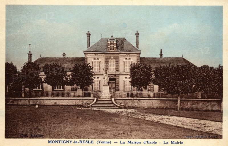 Montigny-la-Resle,
School and town hall