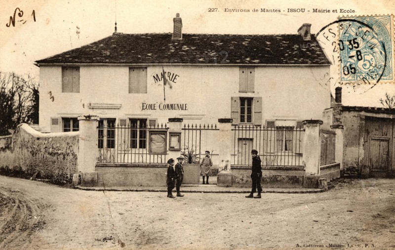 ISSOU,
Mairie et école