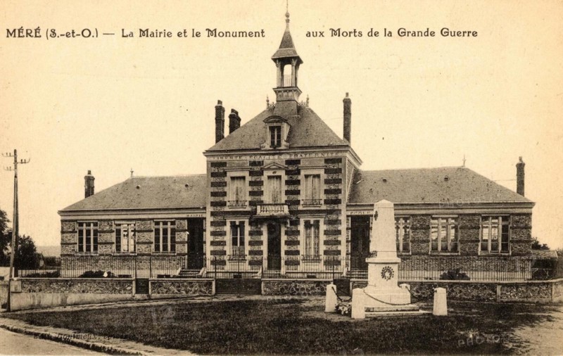 MERE,
Town hall