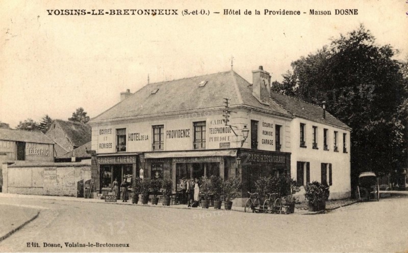 VOISINS-LE-BRETONNEUX