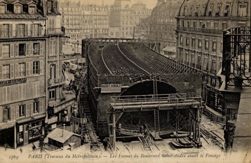 Construction du métro parisien boulevard Saint-André