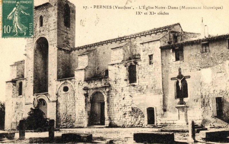 PERNES-LES-FONTAINES