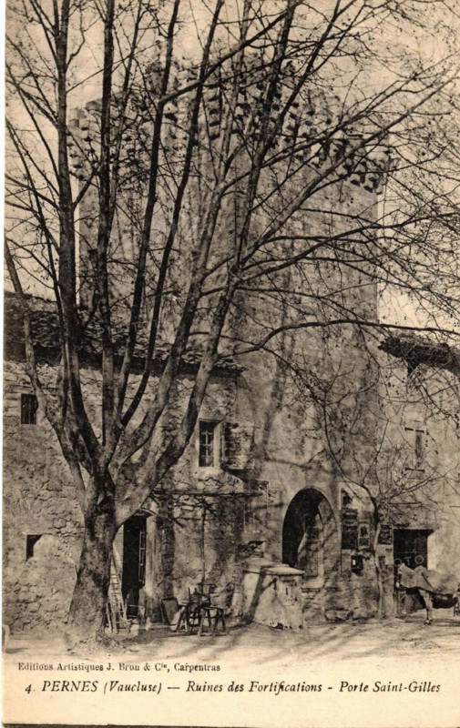 PERNES-LES-FONTAINES