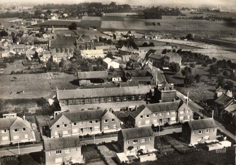 NEUVILLE-EN-FERRAIN