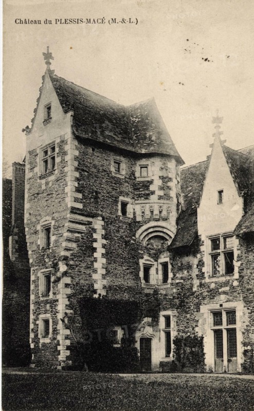 PLESSIS-MACE
