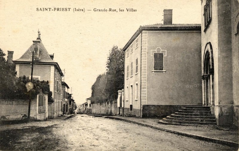 SAINT-PRIEST