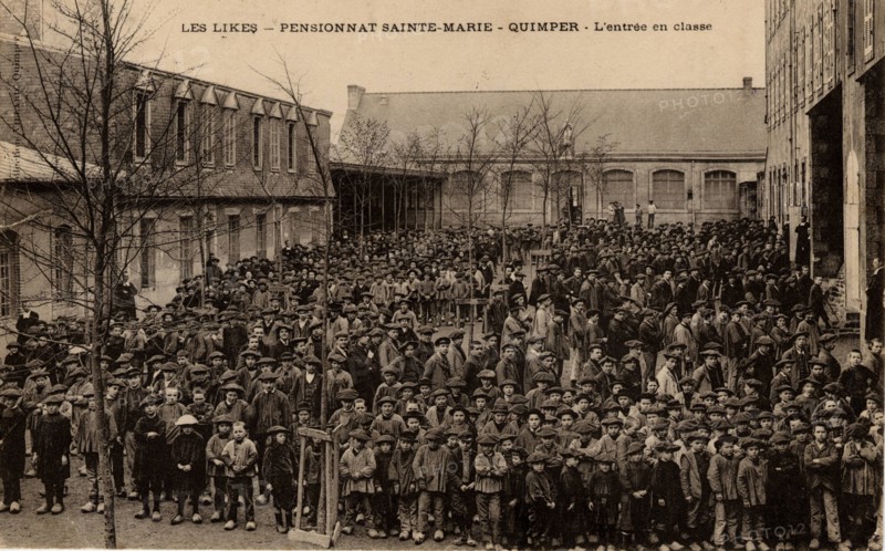 French pupils of the Sainte-Marie boarding school in Quimper