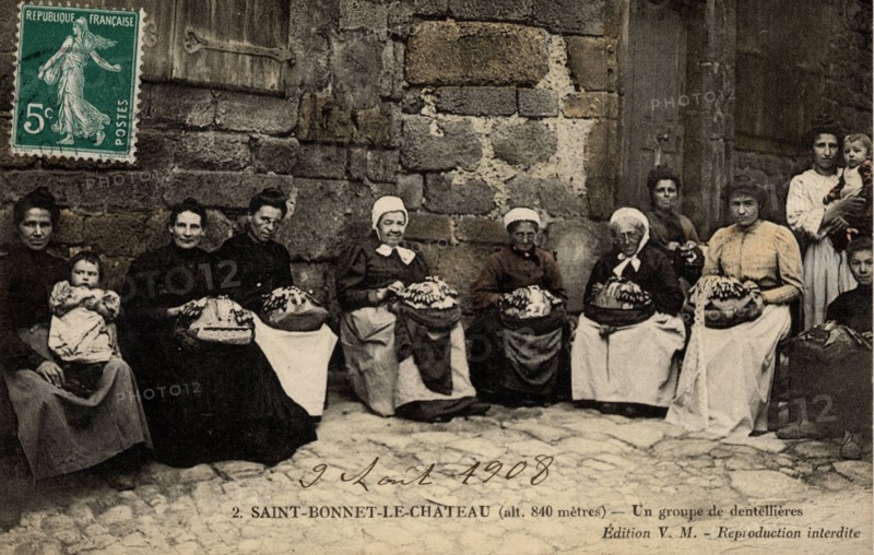 SAINT-BONNET-LE-CHATEAU*