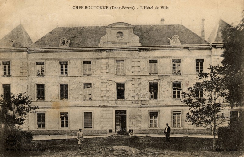 CHEF-BOUTONNE