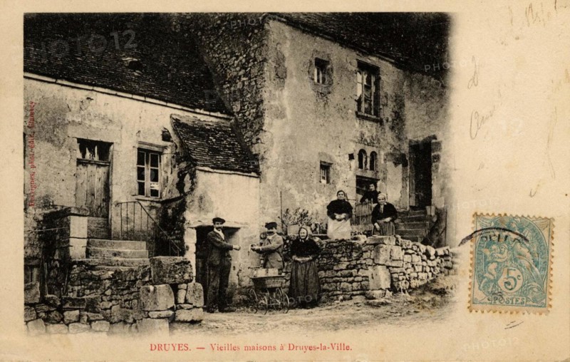 DRUYES-LES-BELLES-FONTAINES