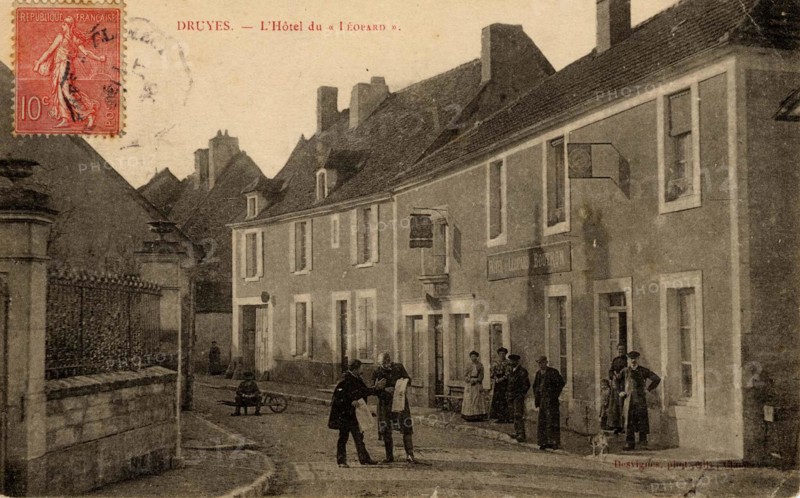 DRUYES-LES-BELLES-FONTAINES