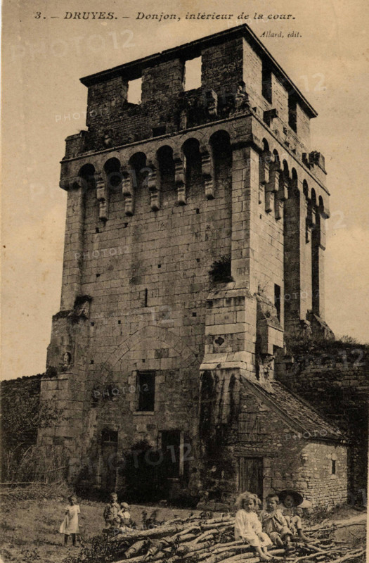 DRUYES-LES-BELLES-FONTAINES